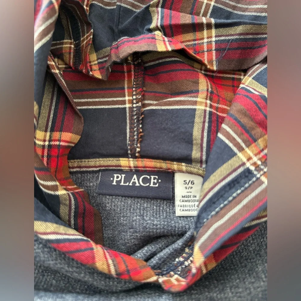 The Children’s place boys long sleeve hooded shirt